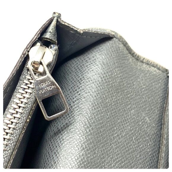 Louis Vuitton Taiga Brazza Wallet - Picture 6 of 9